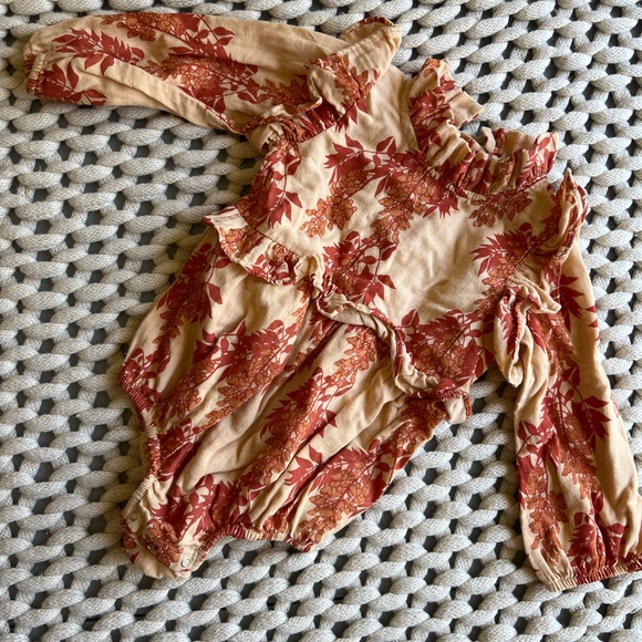 kate quinn Other - Kate Quinn 18-24m long sleeve little ruffle bubble in spice wisteria